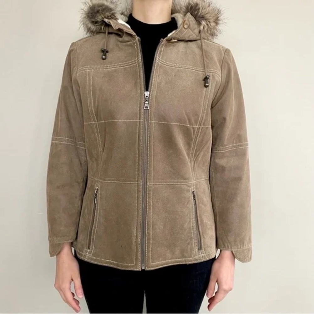 Danier 100% suede fur-trimmed parka coat. 🤎